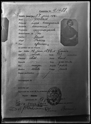 Passeport visé pour faux de Bovard, Lucie, du registre des passeports n° 21488 (Reproductions)