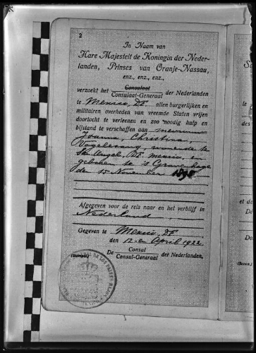 Passeport de la nommée Vogelsang Joanna-Christina, née le 15 novembre 1895 (1 a.o, pages 2 et 7) (3 reproductions)