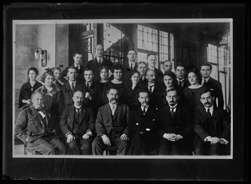 Délégation soviétique à la Conférence de Lausanne (Reproduction d’une photogrpahie)