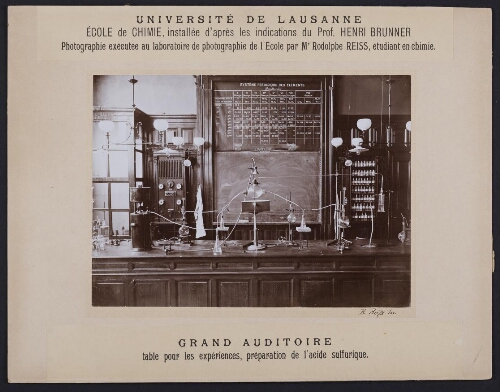 Grand auditoire, table pour les expériences de l'acide sulfurique, Université de Lausanne